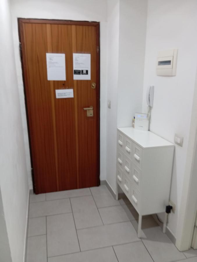 Apartamento Apartament Famagosta Milano Exterior foto