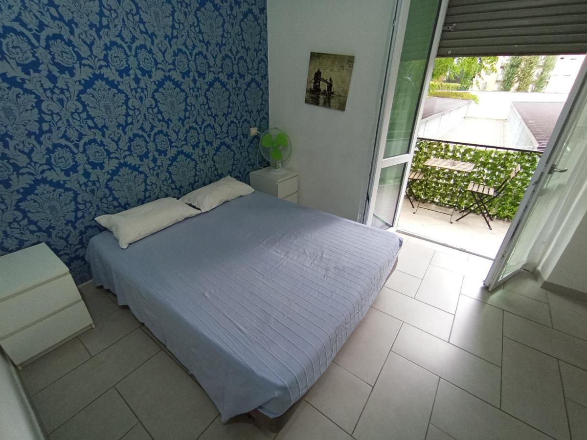 Apartamento Apartament Famagosta Milano Exterior foto