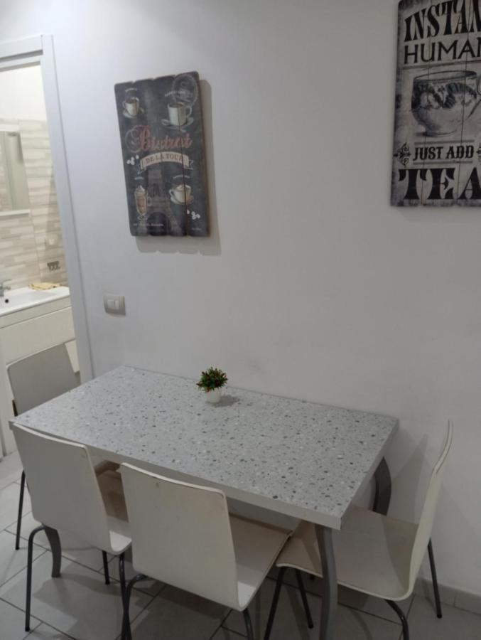 Apartamento Apartament Famagosta Milano Exterior foto