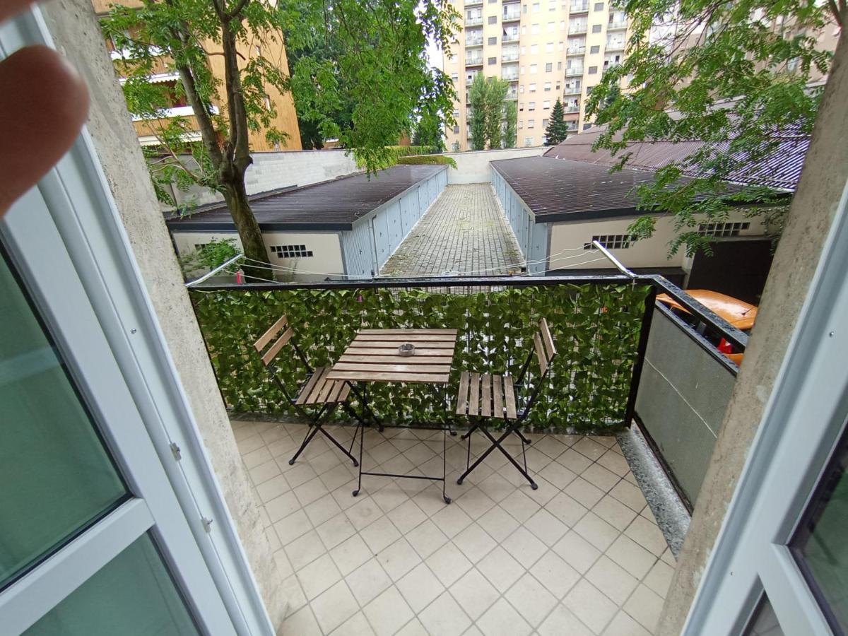 Apartamento Apartament Famagosta Milano Exterior foto