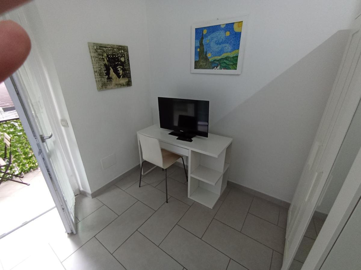 Apartamento Apartament Famagosta Milano Exterior foto